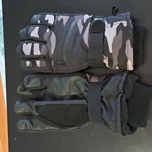 3M Thinsulate Black and Gray Camouflage Gloves